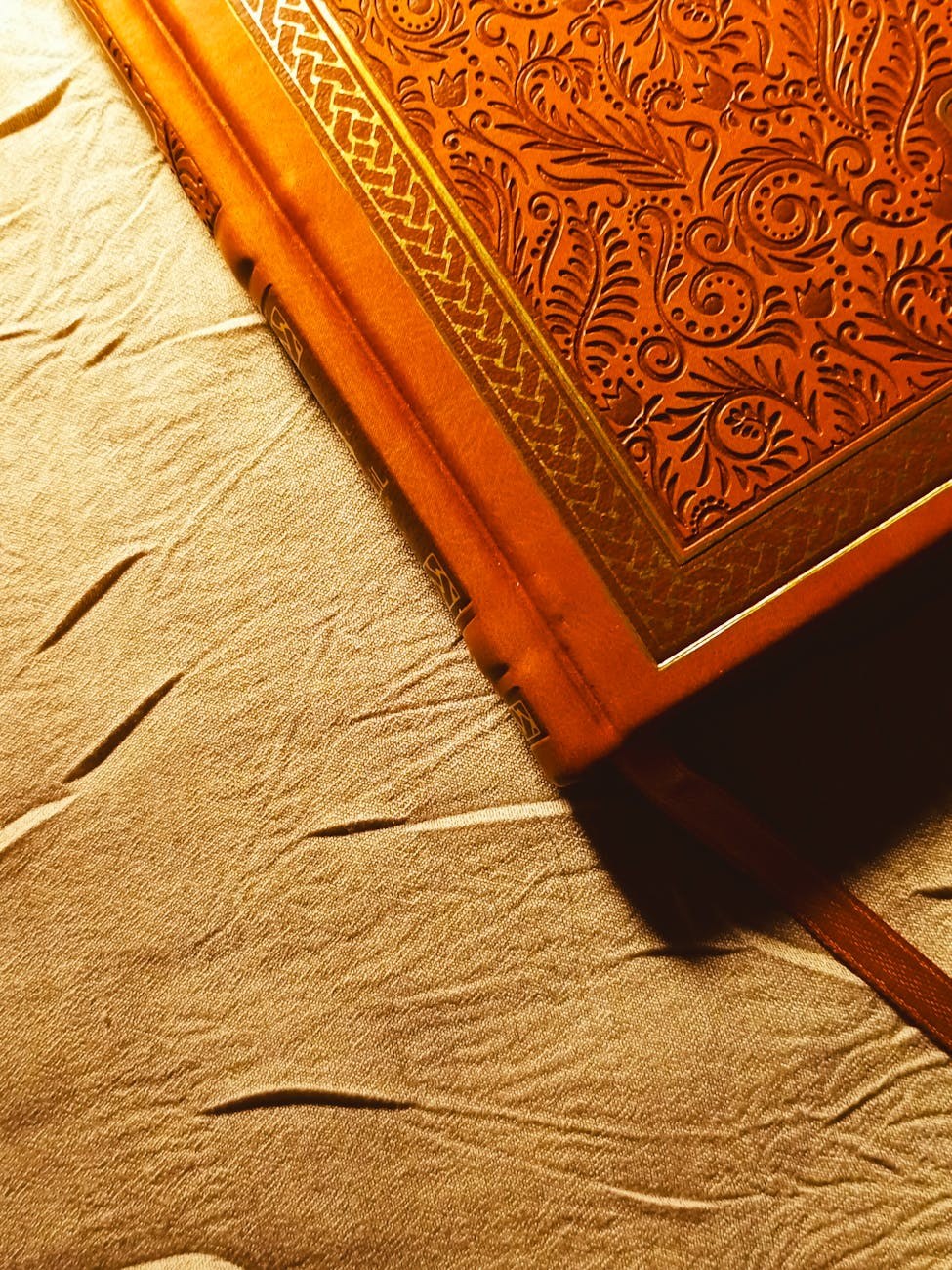 Parabet leather notebook cover with natural patina